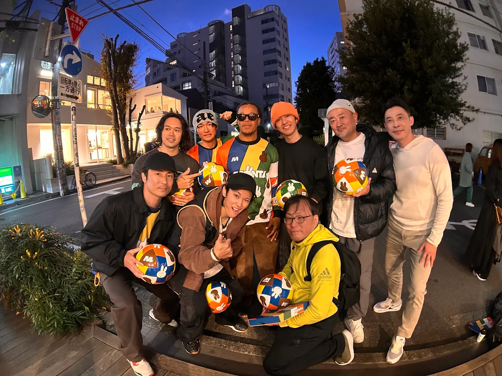 ダーヴィッツとイベント参加者の集合写真